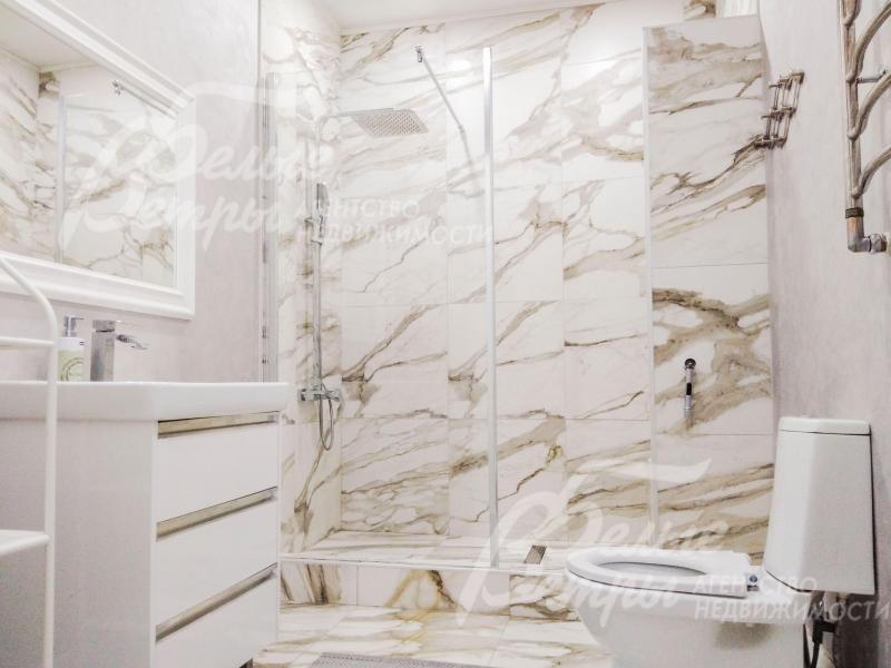 Санузел с душевой на первом этаже 8 кв.м