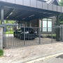 К дому примыкает навес для стоянки двух авто