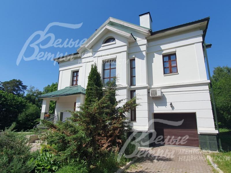 Меблированный коттедж с гаражом в санатории Валуево