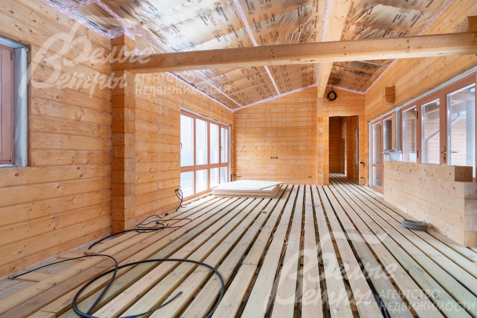 Спа-зона - под отделку. Запланированы: парная 14 кв.м, комната отдыха, проход в гостевой дом с двумя спальнями