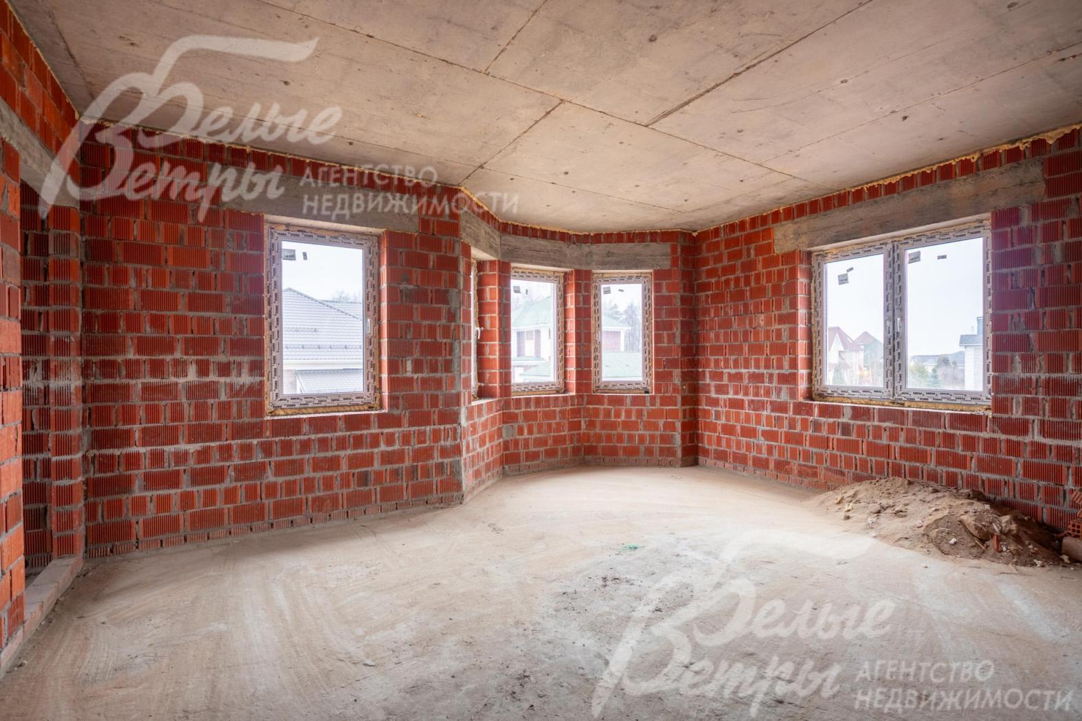 Дом - под отделку с подведёнными коммуникациями: возможна реализация любого проекта интерьера