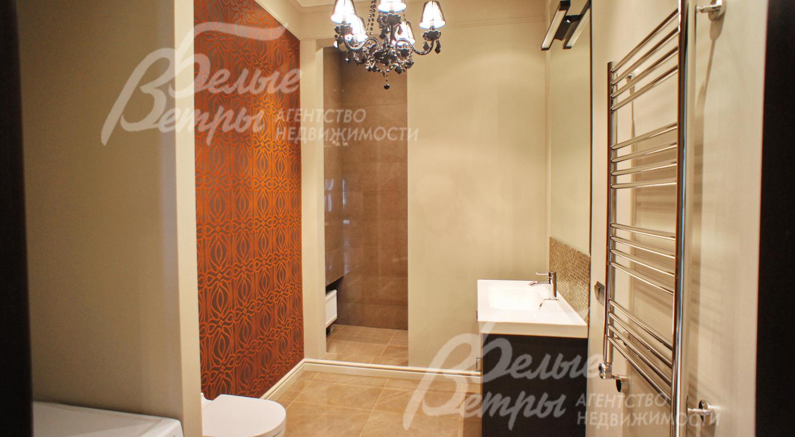 Санузел с душевой на 1 этаже