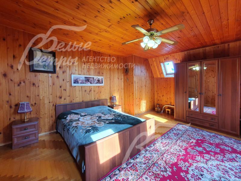 Одна из спален второго этажа