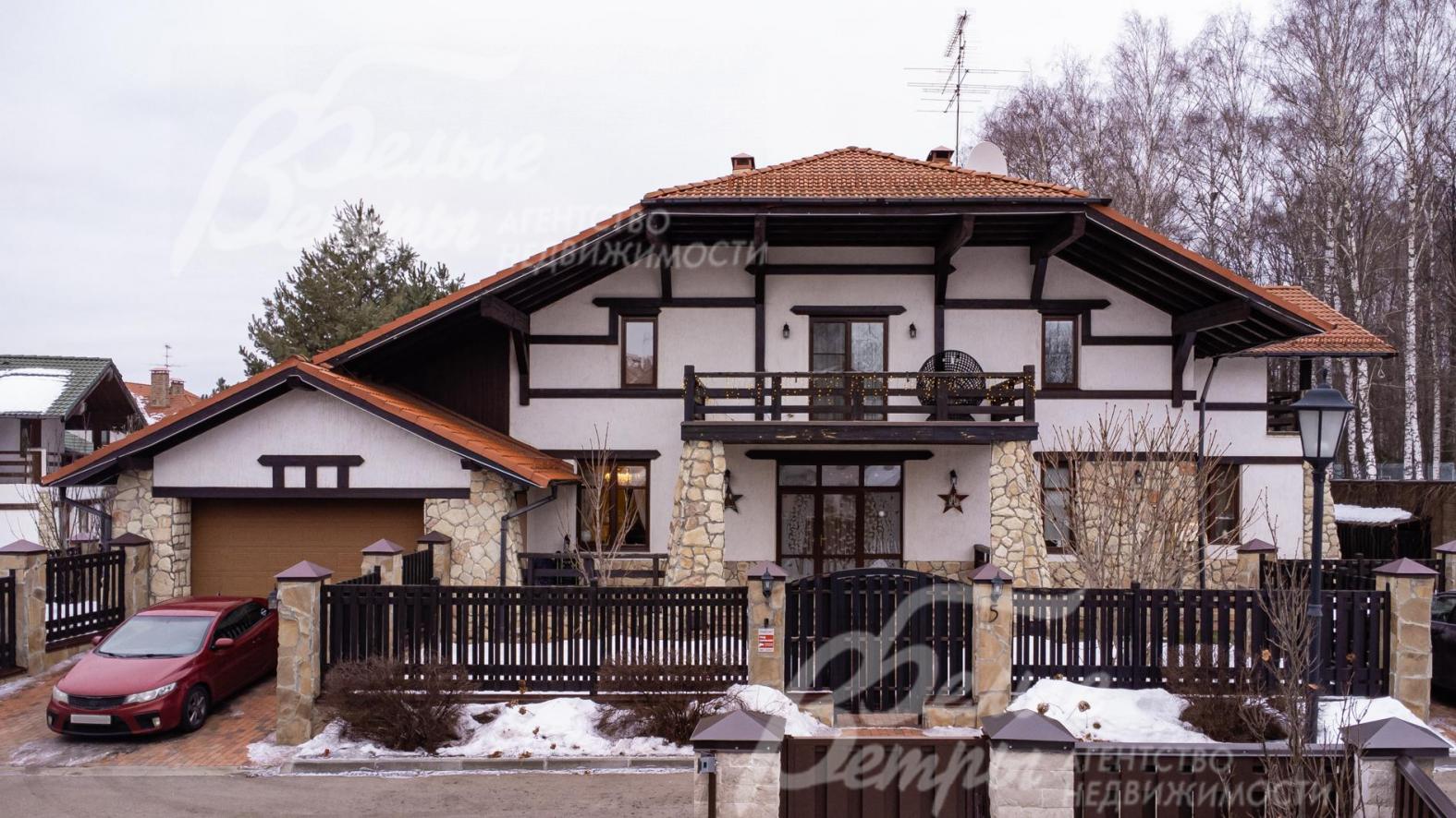 Облицовка стен: натуральный камень, штукатурка, дерево. Крыльцо террасы - гранит