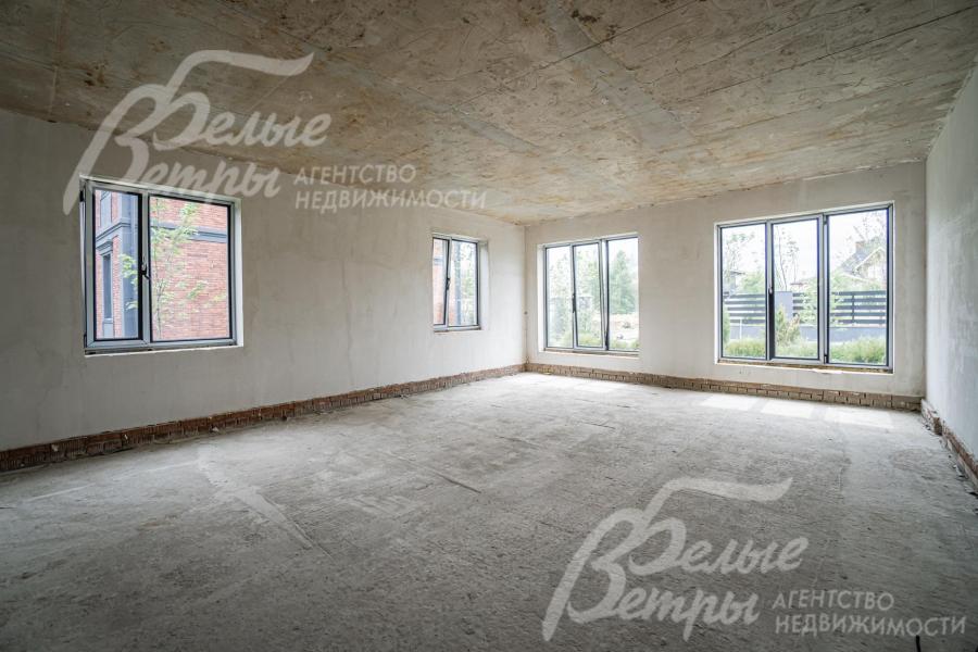 Общее пространство гостиной 40,6 кв.м и кухни-столовой 29,2 кв.м с выходом на террасу 