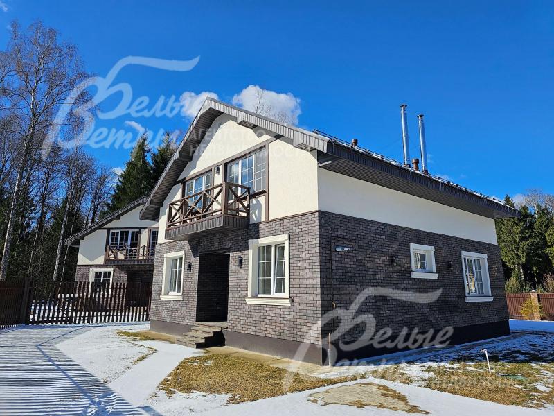 Дом отделан под ключ со всеми коммуникациями.