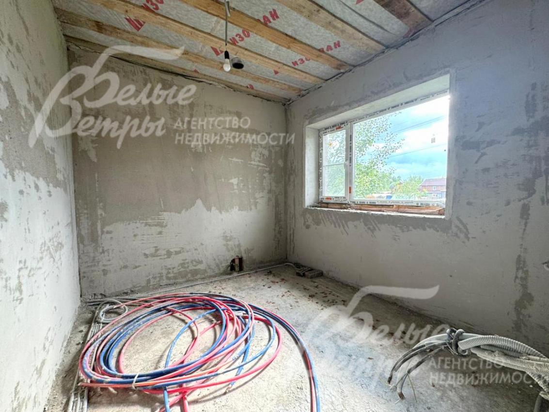 Будущий санузел мастер-спальни с окном