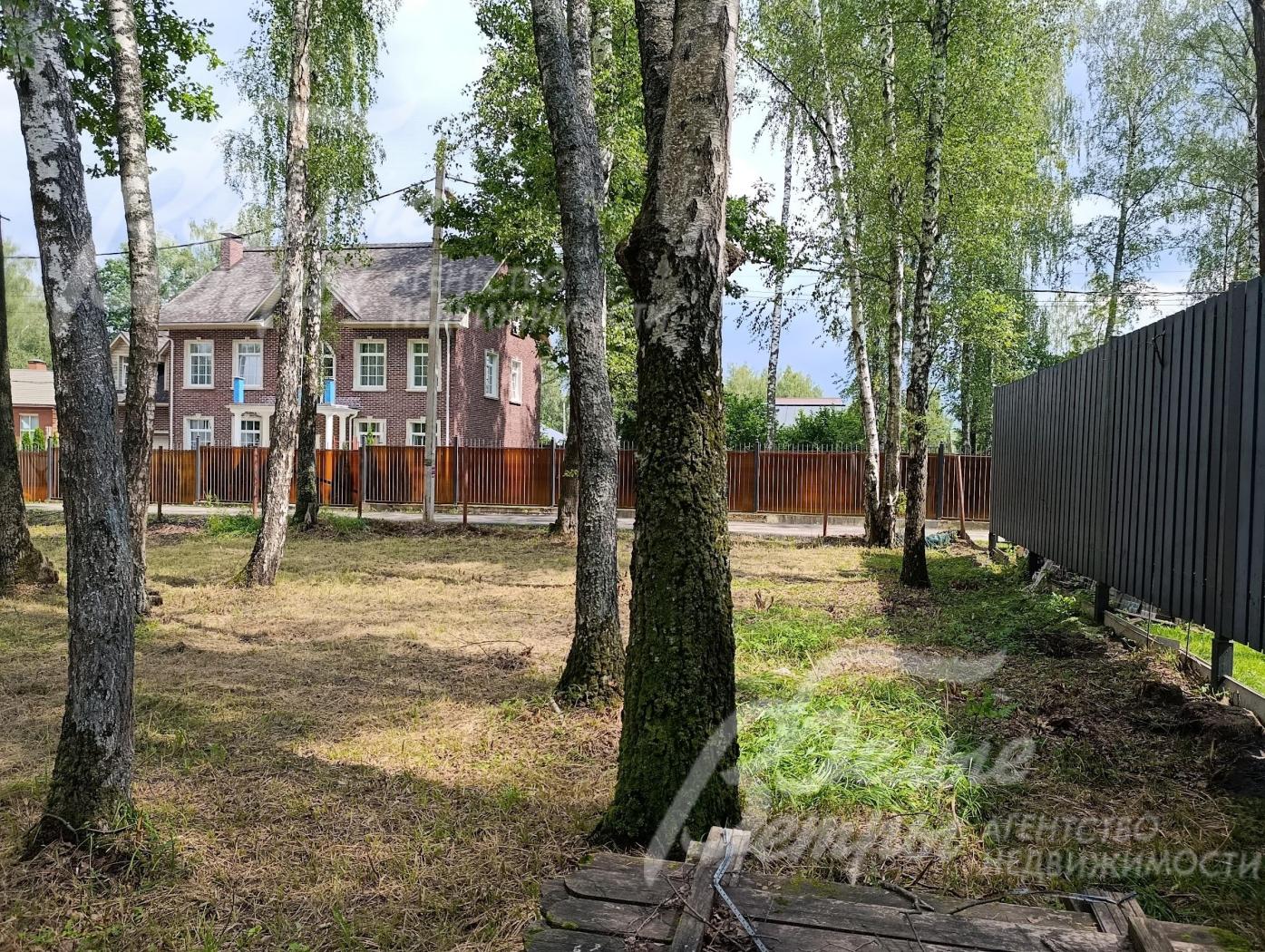 Участок ровный, правильной геометрической формы