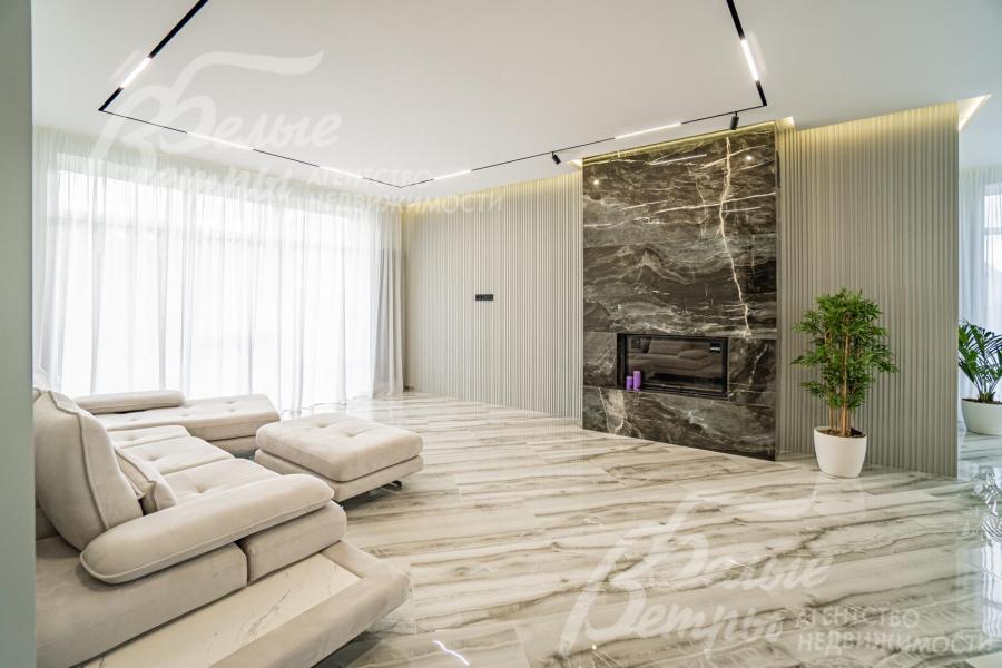 Гостиная с эффектным камином