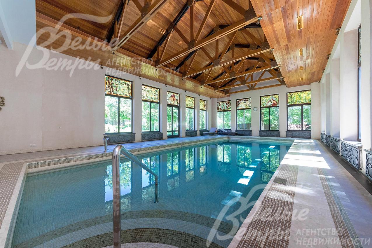 Бассейн размерами 12,5*5 метров, с противотоком и 2-мя видами водного массажа