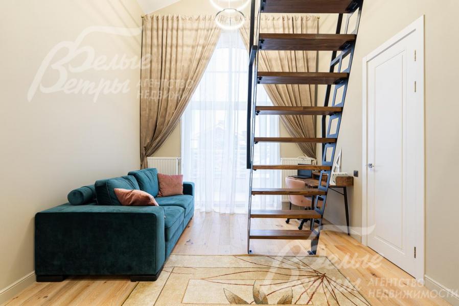 Спальня с балконом и антресолью