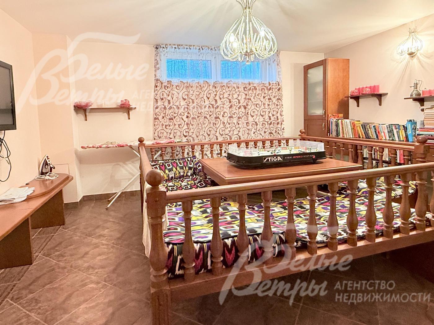 На цокольном этаже также расположено несколько спален, а также помещения для хранения