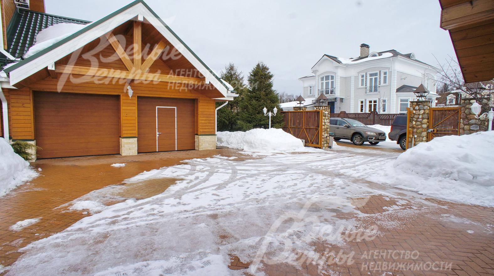 Гараж на 2 м/м. Гаражные ворота с автоматическим приводом ф-мы Хёрман (Германия)