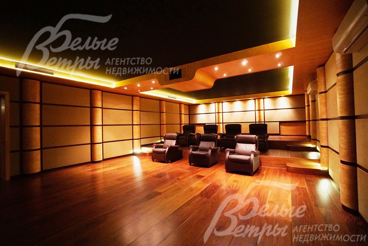 Кинотеатр IMAX в цокольном этаже