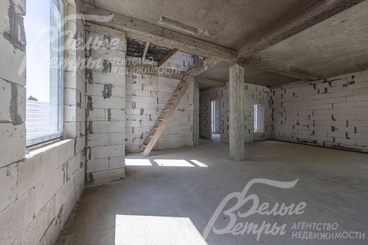 Вы доме - высокие потолки, установлена система водяного теплого пола с подключением к газовому котлу