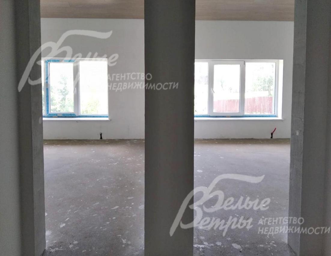 Установлены двухкамерные стеклопакеты ПВХ: в доме - большая площадь остекления, в том числе панорамные окна