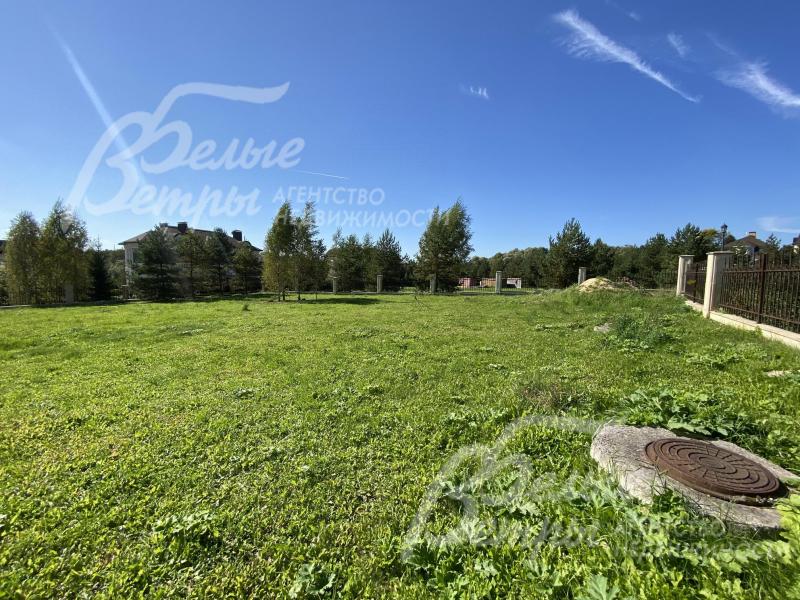 Все центральные коммуникации подведены к участку и входят в стоимость