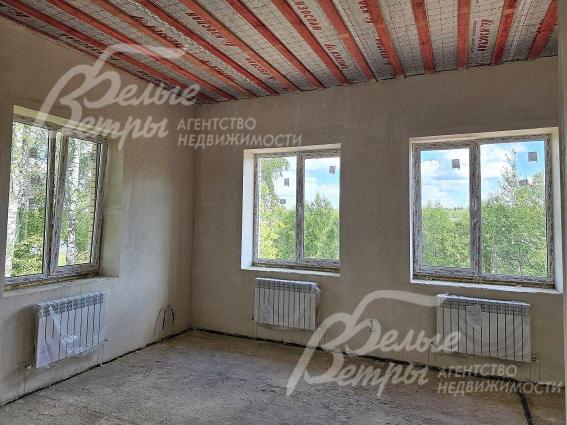 По дому разведено отопление, установлены радиаторы