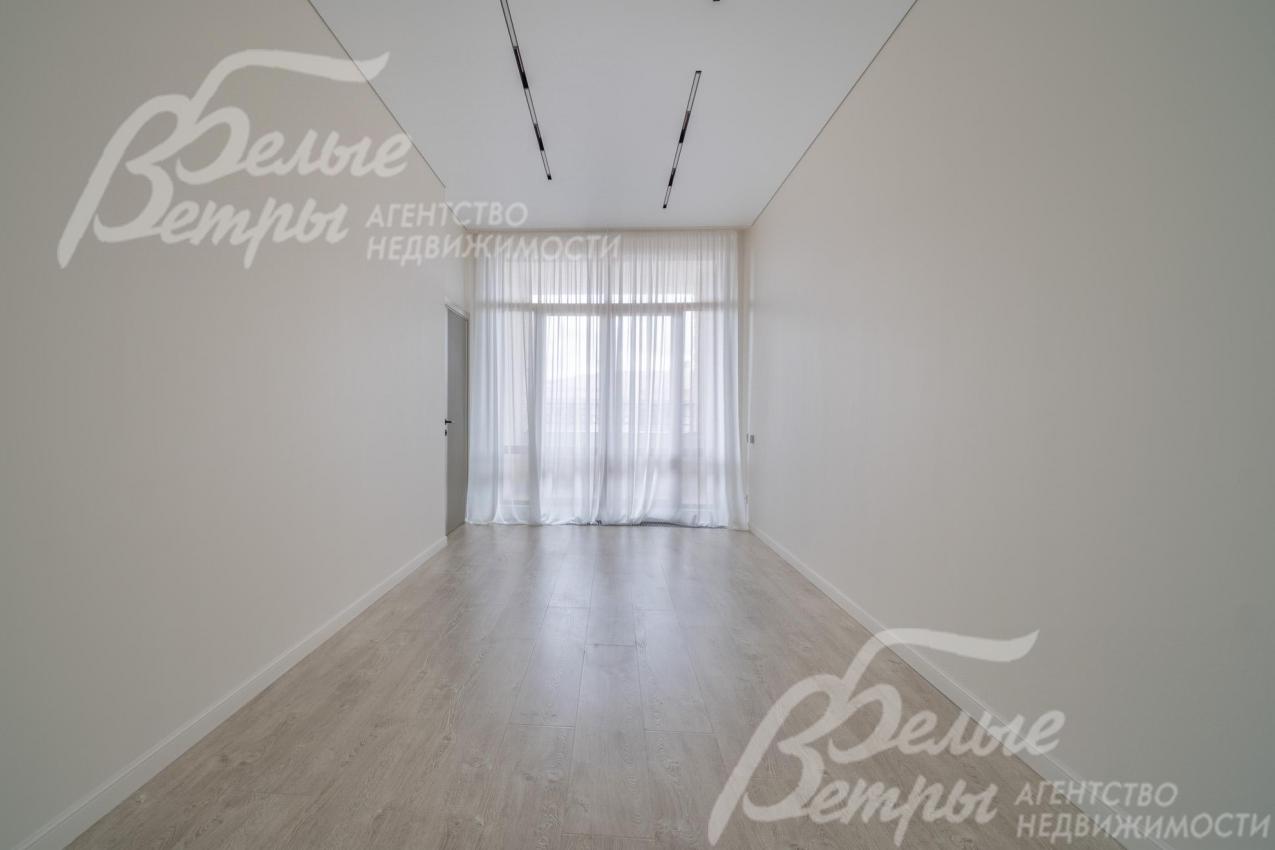 Библиотека-холл на 2-м этаже с выходом на балкон