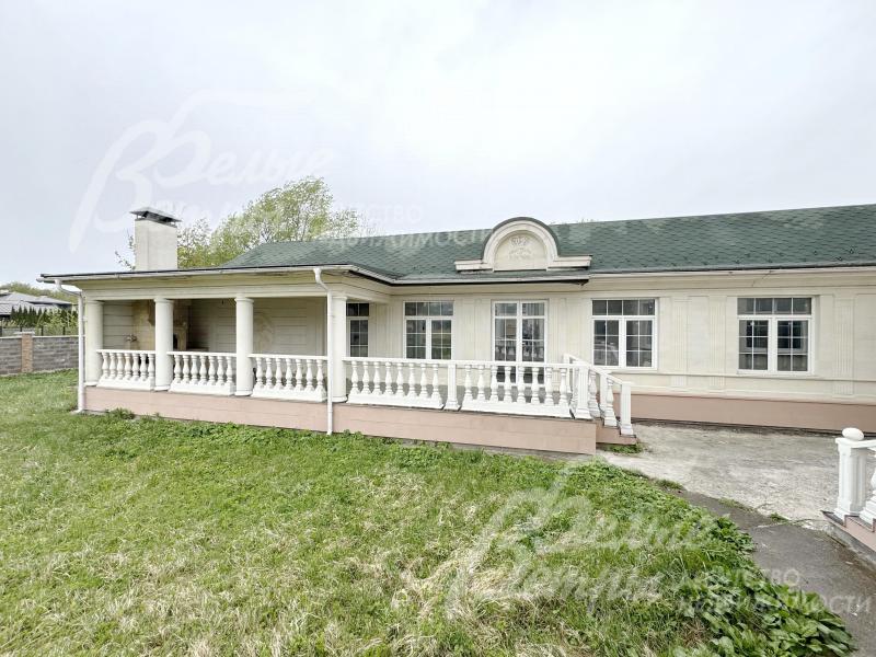 Рядом с основным домом – отдельный спа-комплекс, построенный в едином стиле