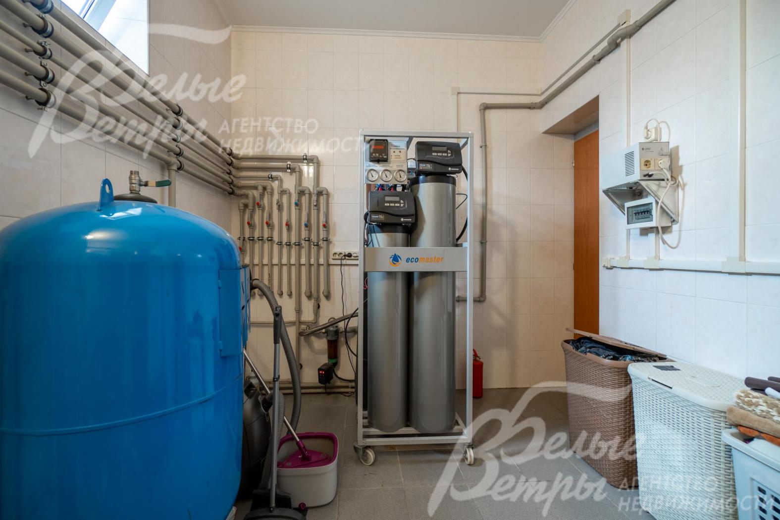 В доме – дорогостоящая и высококачественная инженерия и котельное оборудование, система отопления: газовый двухконтурный котел на 45 кВт (АCV, Бельгия)