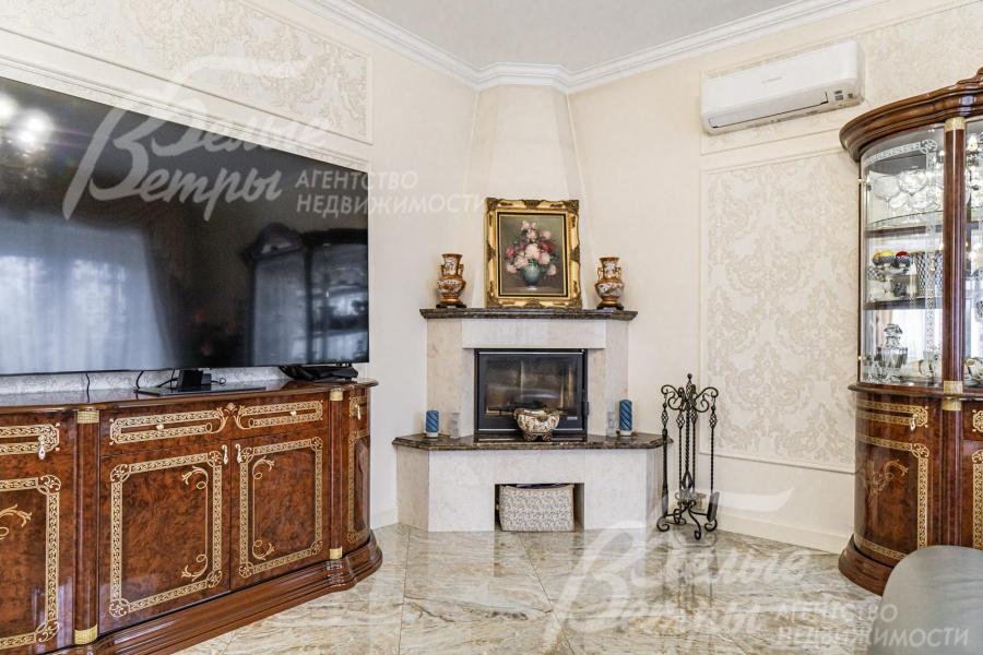 Камин с мраморным порталом 2-х сортов (Emperador Light, Crema Nova)