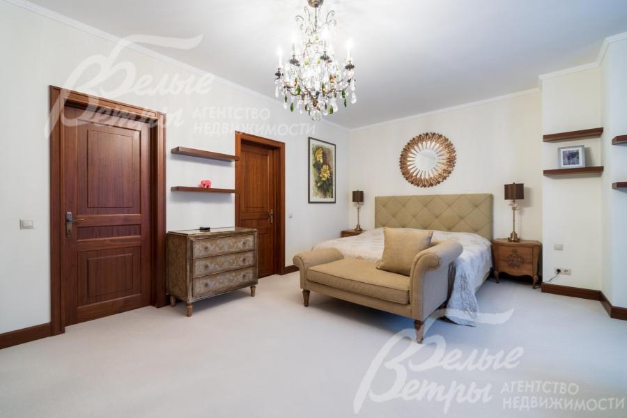 Одна из мастер-спален со своим санузлом и гардеробом