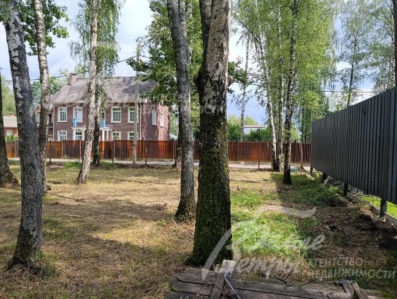 Участок ровный, правильной геометрической формы