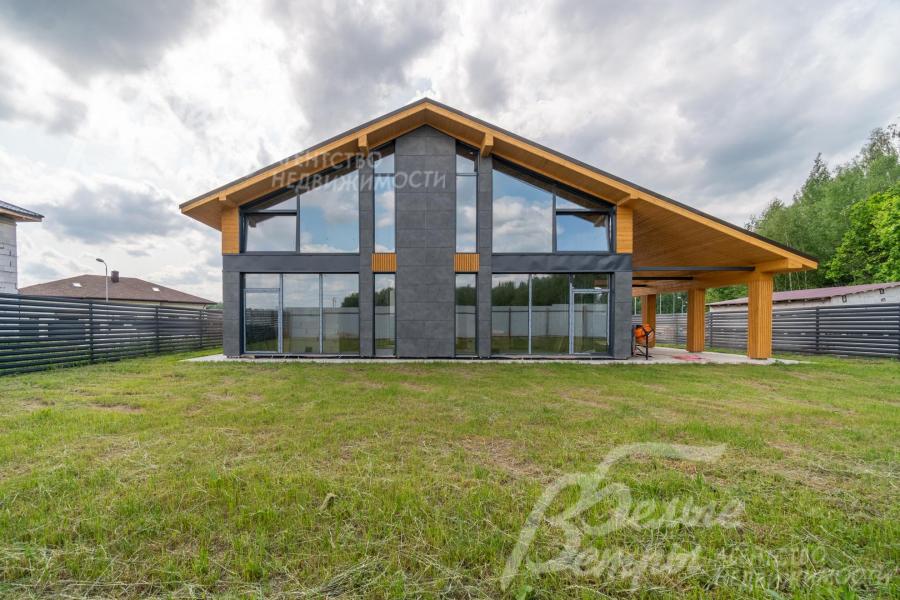 Остекление дома занимает площадь 120 кв.м