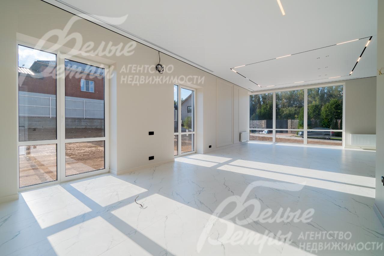 Кухня-столовая гостиная 58 кв.м с выходом на участок.