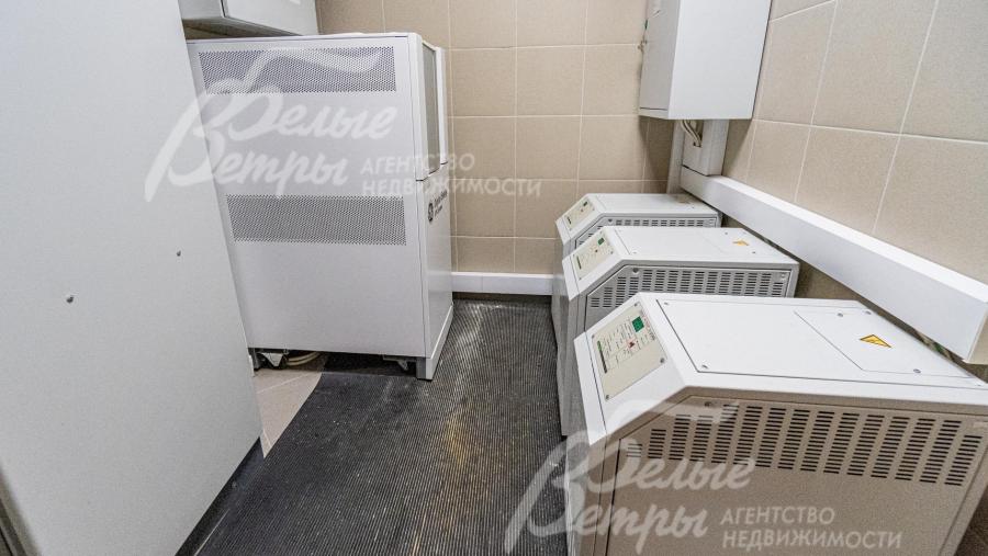 Электрощитовая 4.1 кв.м Стабилизаторы UPS бесперебойного электропитания на каждую фазу сети