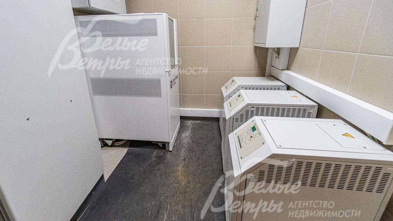 Электрощитовая 4.1 кв.м Стабилизаторы UPS бесперебойного электропитания на каждую фазу сети