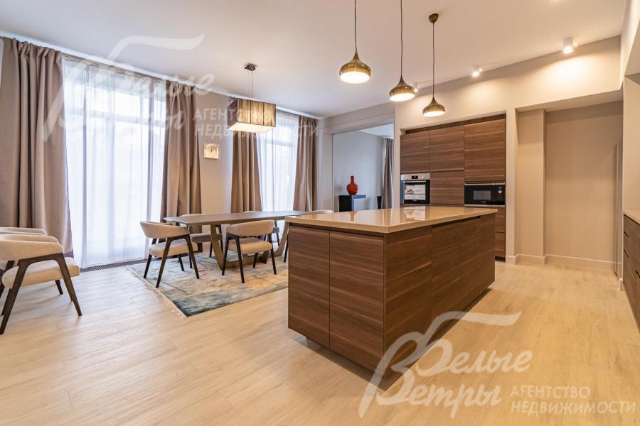 Кухня со всей встроенной бытовой техникой