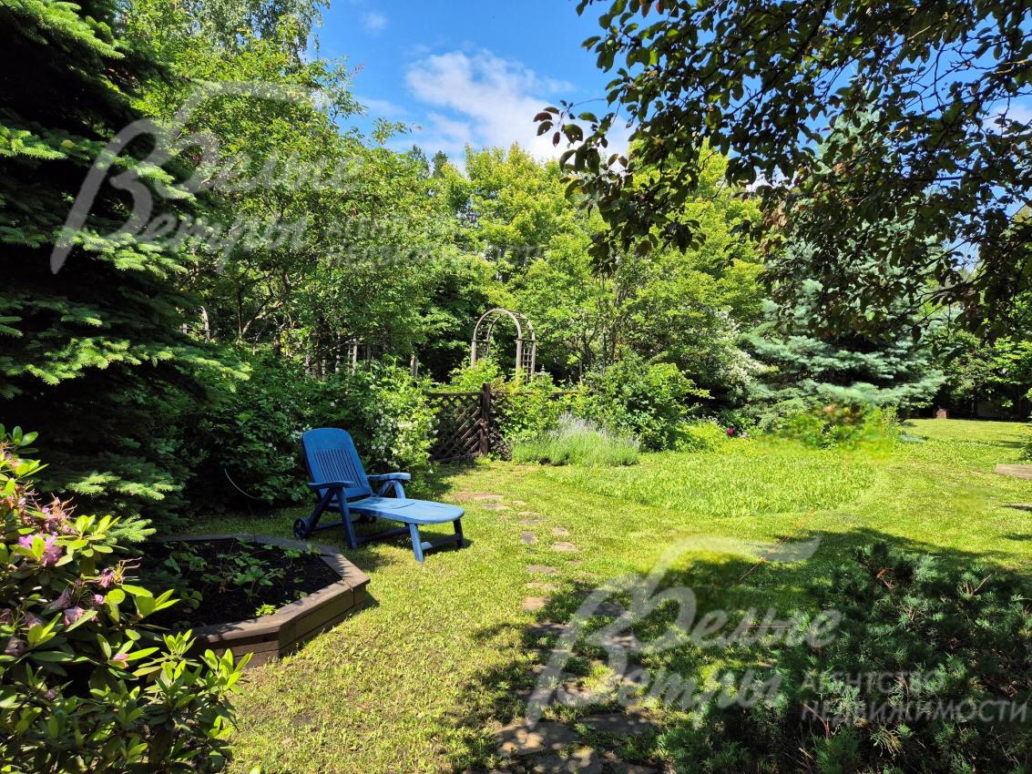 Таунхаус расположен на шикарном парковом участке 8 соток в ЖК Дубровка.