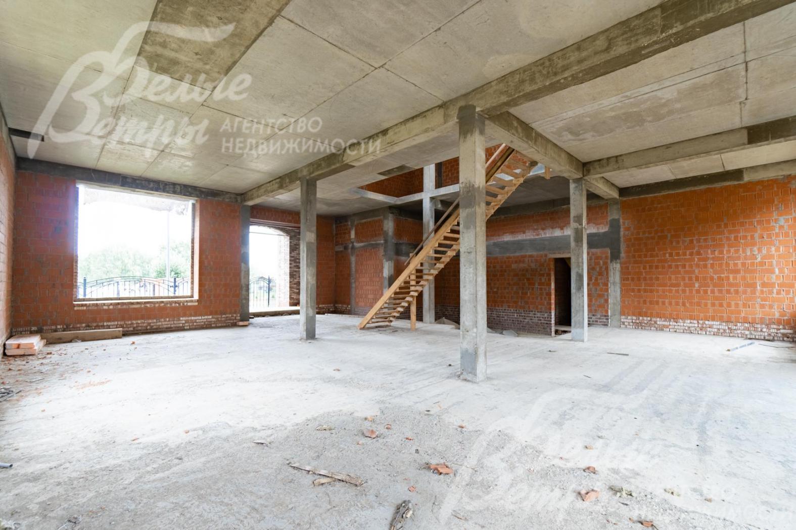 Стены возведены из керамического двойного щелевого блока крупного формата с утеплением