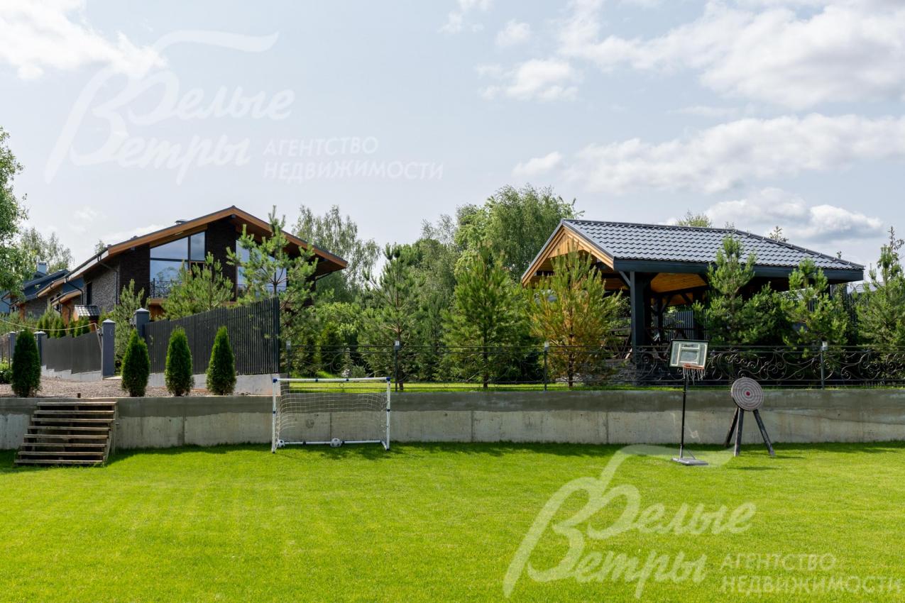 Установлены ворота для игры в футбол