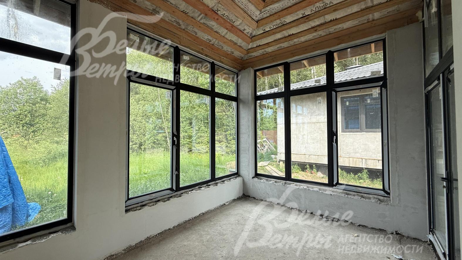 Панорамные окна в гостиной