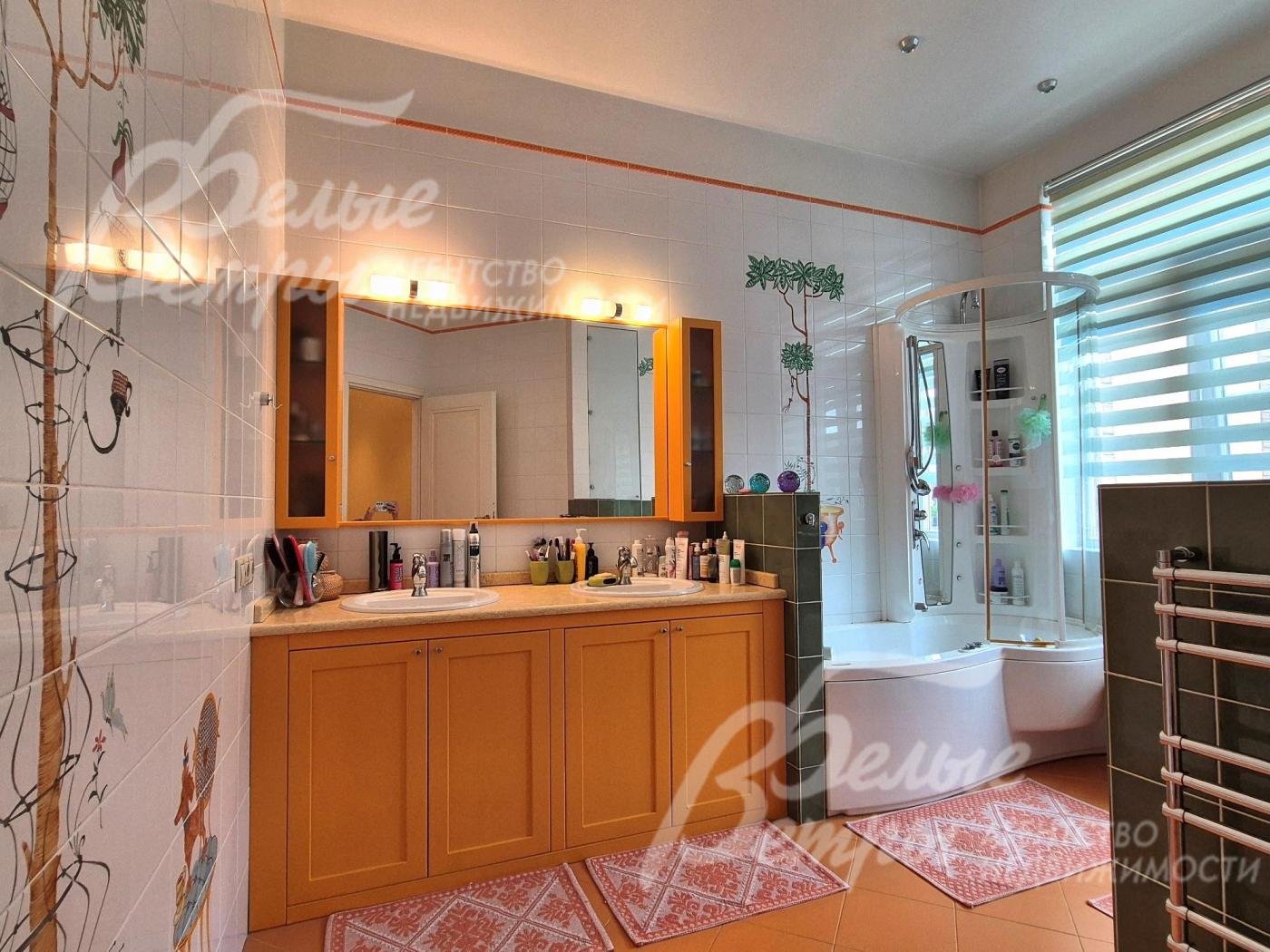 Санузел 2-го этажа с ванной.