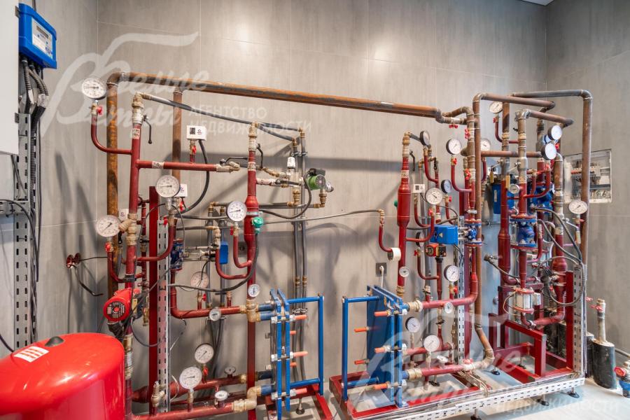 Все коммуникации разведены по дому, инженерия полностью обустроена