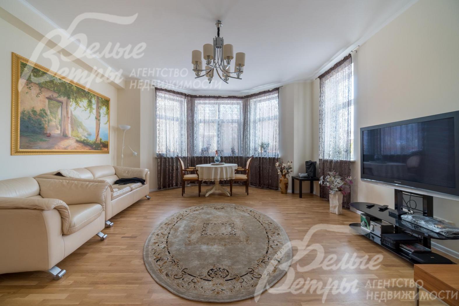 Площадь гостиной - 34 кв.м.