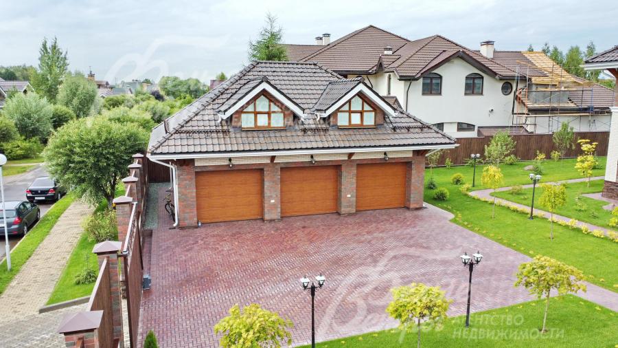 Гараж на 3 автомобиля с квартирой для персонала на 2-ом этаже