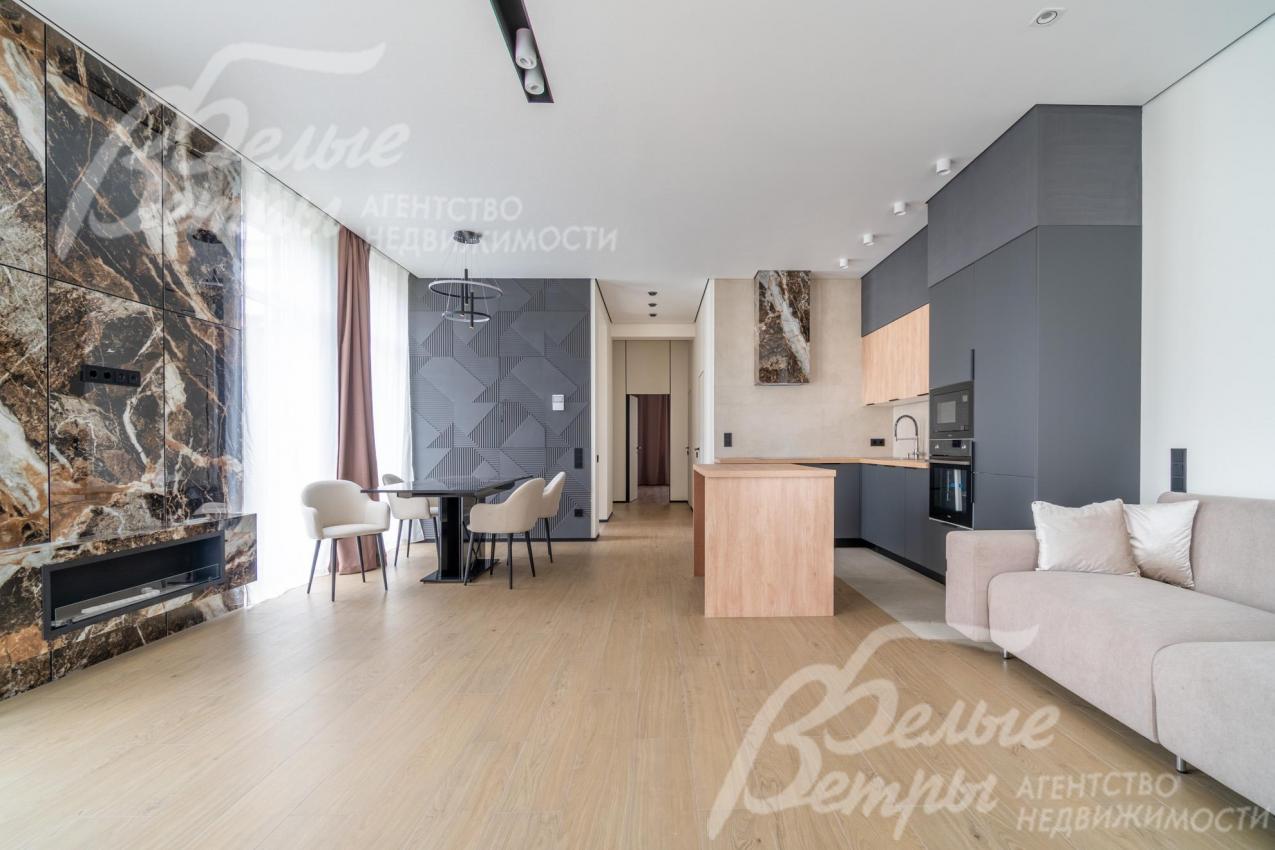 В доме выполнена стильная отделка под ключ из высококачественных материалов 