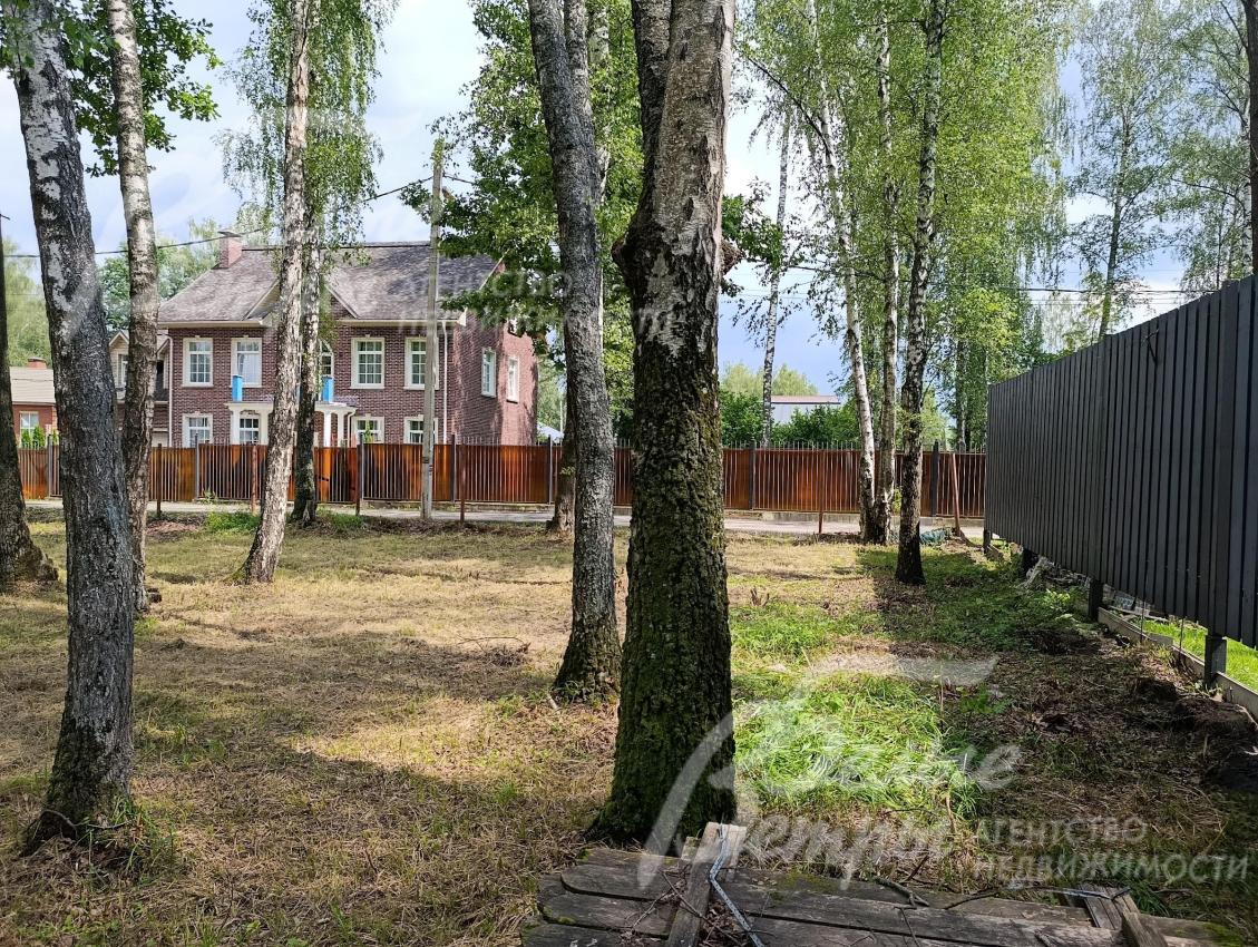 Участок ровный, правильной геометрической формы