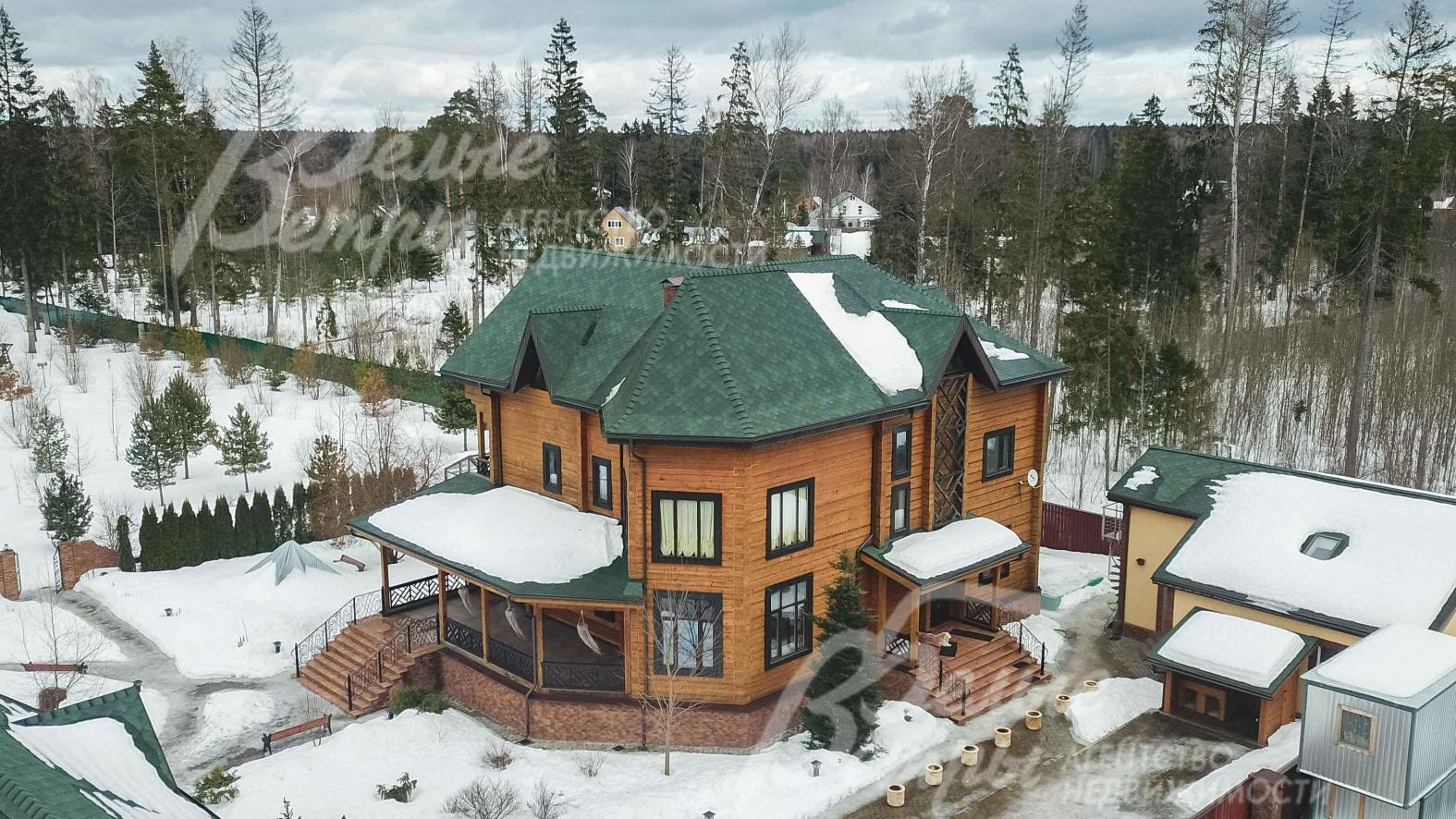 Дома в коттеджном поселке Вик