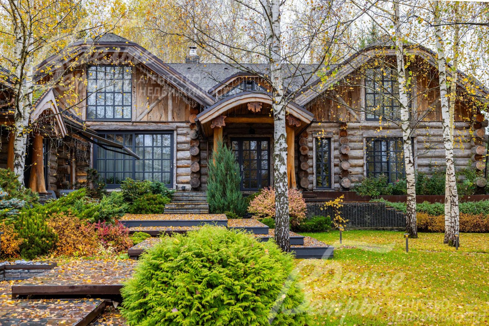 Площадь разноуровневых террас составляет 110 кв.м