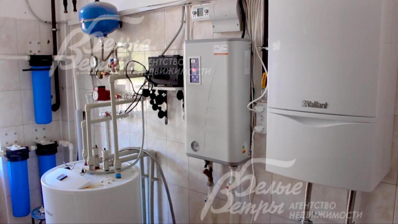 Система отопления на магистральном газе + установлены электрокотел и бойлер "Vaillant"