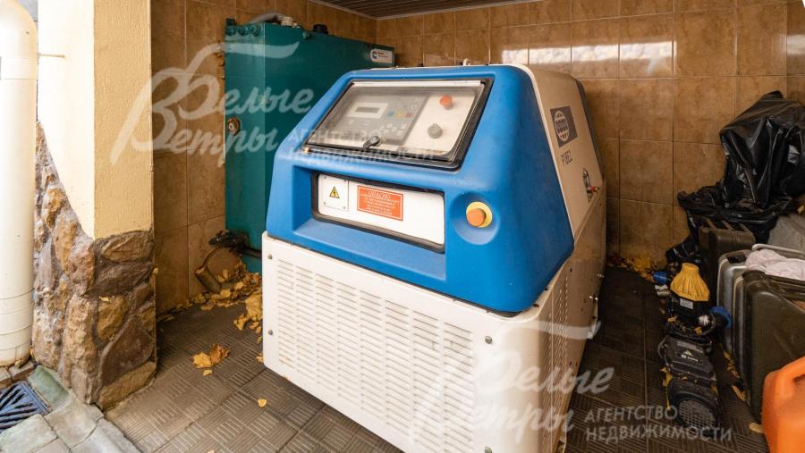 Дизельный генератор (Англия)