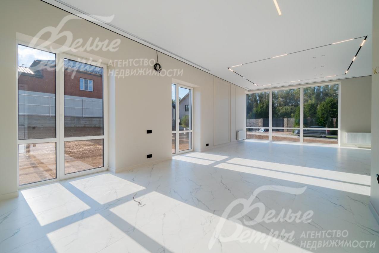 Кухня-столовая гостиная 58 кв.м с выходом на участок.