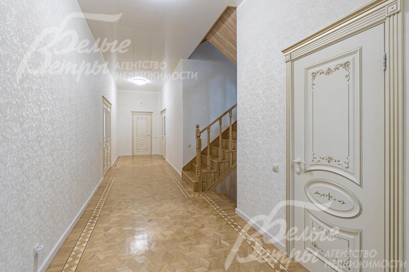 Межкомнатные двери из массива лиственницы, новые, крашенные, филенчатые