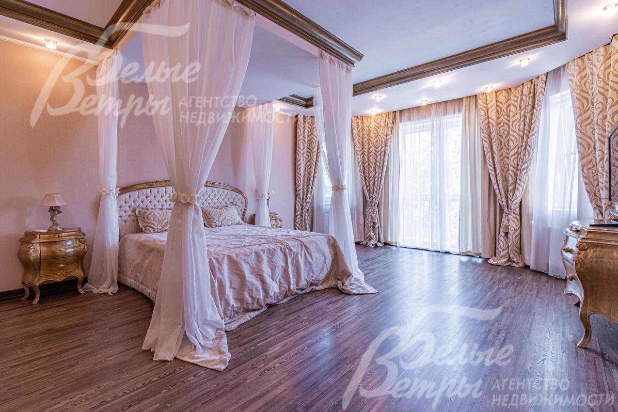 Спальня 28.4 кв.м со своим санузлом и гардеробной